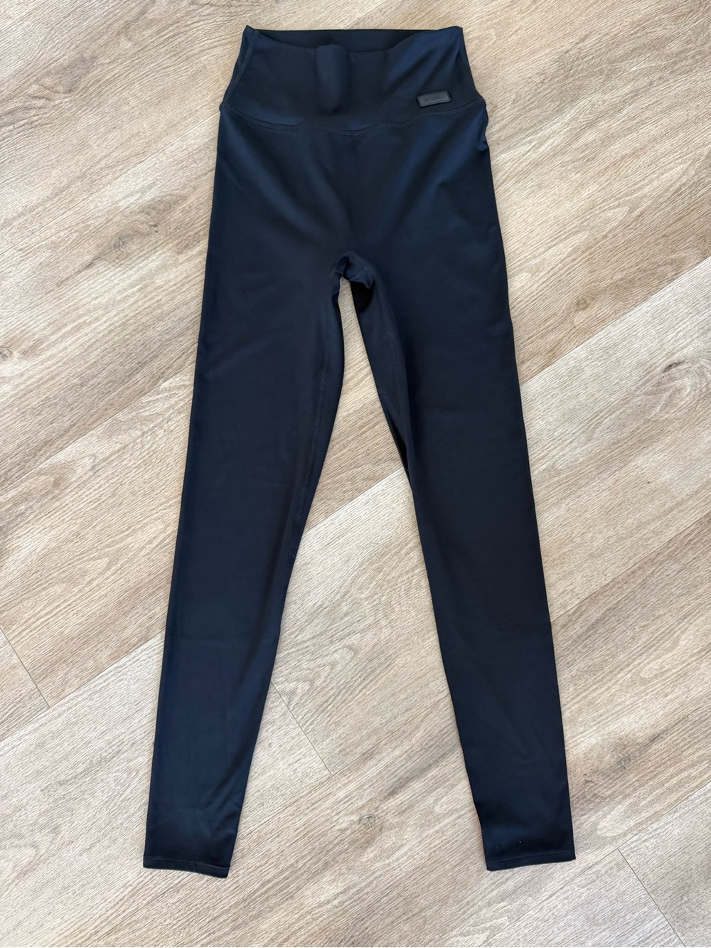 NAMA BODYBUTTER LEGGINGS SIZE SMALL
